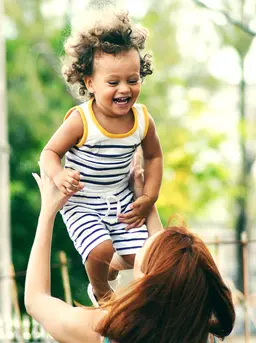 ilustrasi anak bahagia/Photo by Thiago Cerqueira on Unsplash