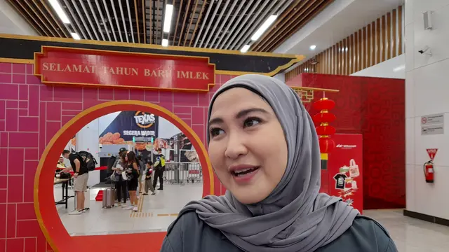 Antrean Check In Penumpang Kereta Whoosh Sampai 2 Meter Jelang Libur Imlek 2025, Tiket Jangan Sampai Dibuang
