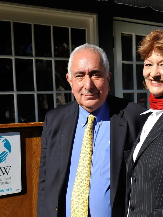 Ben Stein pertama kali menikah dengan istrinya, Alexandra Denman pada 1968-1974. Mereka kembali menikah pada tahun 1977 dan mengadopsi anak mereka, Tommy pada tahun 1987. (AFP/Bintang.com)