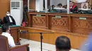 Terdakwa kasus pembunuhan berencana terhadap Brigadir Nopriansyah Yosua Hutabarat atau Brigadir J, Ferdy Sambo menjalani sidang pembacaan putusan sela majelis hakim di Pengadilan Negeri Jakarta Selatan, Jakarta, Rabu (26/10/2022). Majelis Hakim Pengadilan Negeri Jakarta Selatan resmi menolak nota keberatan atau eksepsi terdakwa Ferdy Sambo terkait kasus dugaan pembunuhan berencana Brigadir J. (Liputan6.com/Faizal Fanani)