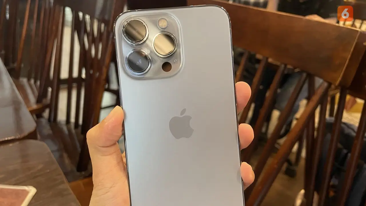 iPhone 13
