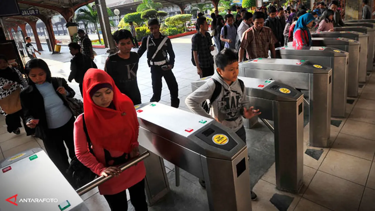 pintu-masuk-krl130707c.jpg