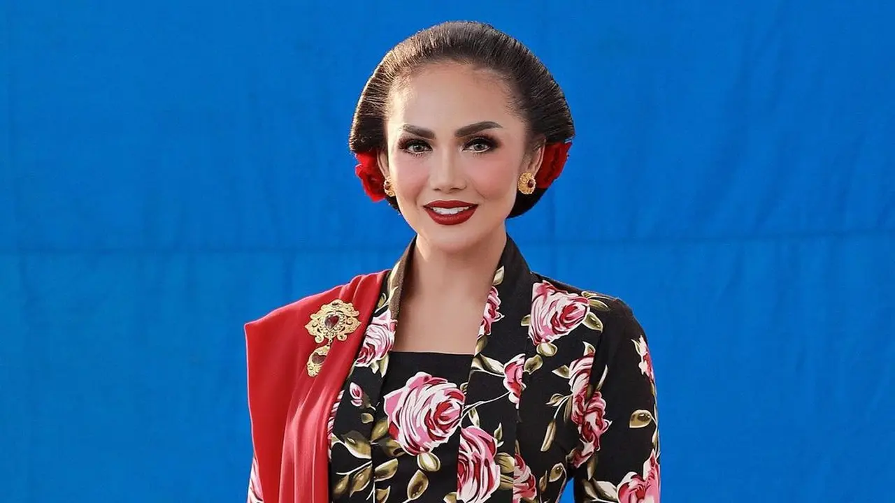 6 Inspirasi Makeup untuk Merayakan 17 Agustus, dari Selvi Ananda, Luna Maya, hingga Aaliyah Massaid
