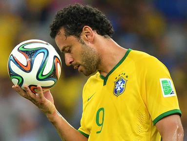 Striker Brasil, Fred, dirumorkan menjadi incaran dari klub Liga 1, Barito Putera. Mantan bomber Lyon tersebut diisukan akan merapat ke Indonesia pada bursa transfer jelang putaran kedua Liga 1 2017. (EPA/Thomas Eisenhuth)