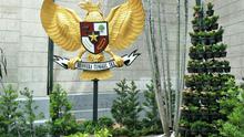 Hiasan Garuda Pancasila di halaman depan Gereja Katedral, Jakarta (Liputan6.com/Putu Merta Surya Putra)