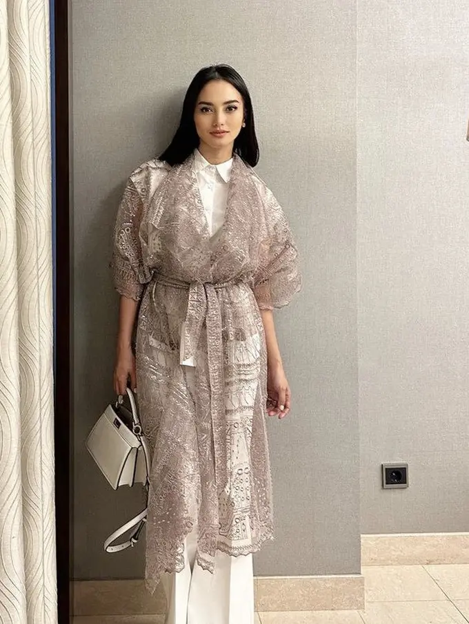 Inspirasi Baju Lebaran hingga Halal Bihalal dari Ririn Ekawati