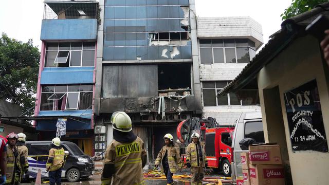 Korban Tewas dalam Kebakaran Gedung Terra Drone Kemayoran Dibawa ke RS Polri Kramat Jati