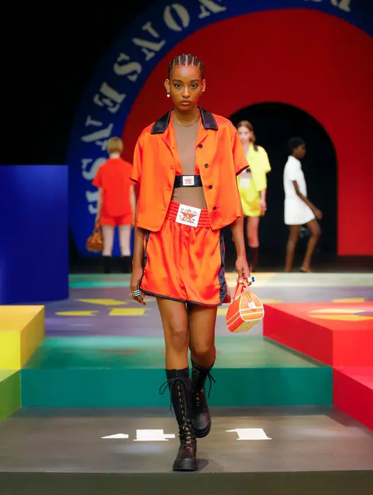 Tema sporty look ini diangkat Chiuri untuk mempertegas nuansa dinamis dan ‘muda’ dari koleksi ini. (Dior).