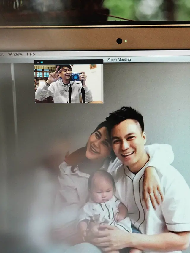 6 Momen Pemotretan Virtual Keluarga Baim Wong, Paras Kiano Curi Perhatian