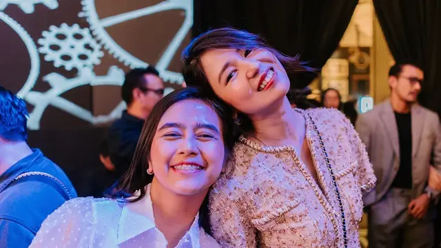 6 Potret Kompak Laura Basuki dan Manajernya, Bak Saudara Kandung