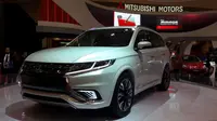 Adalah Mitsubishi Outlander PHEV yang sukses menuai perhatian pengunjung dan pewarta di ICE, BSD City, Tangerang. 