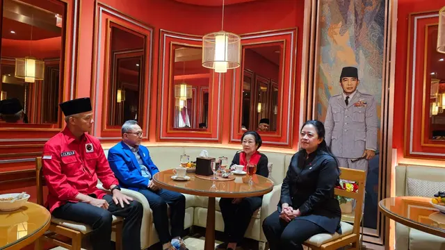 Ketua Umum PDIP Megawati Soekarnoputri, Puan Maharani dan Ganjar Pranowo, menerima kunjungan Ketua Umum PAN Zulkifli Hasan di Kantor DPP PDIP