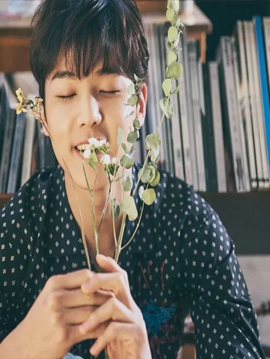 Secara tak langsung, netizen langsung berspekulasi bahwa Minhyuk meminta jam tersebut dari fans nya. (Soompi/Bintang)