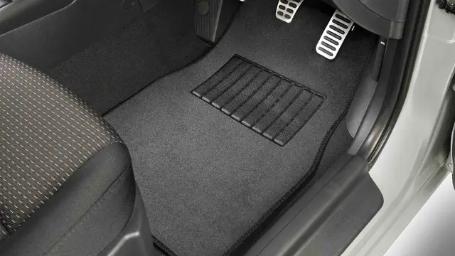 Ilustrasi karpet mobil (rortizautocatalog)