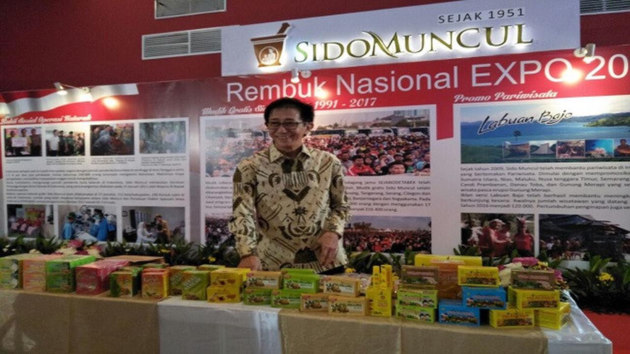 Direktur PT Sido Muncul Irwan Hidayat di stand Sido Muncul di JIExpo Kemayoran, Jakarta.(Liputan6.com/Septian Deny)