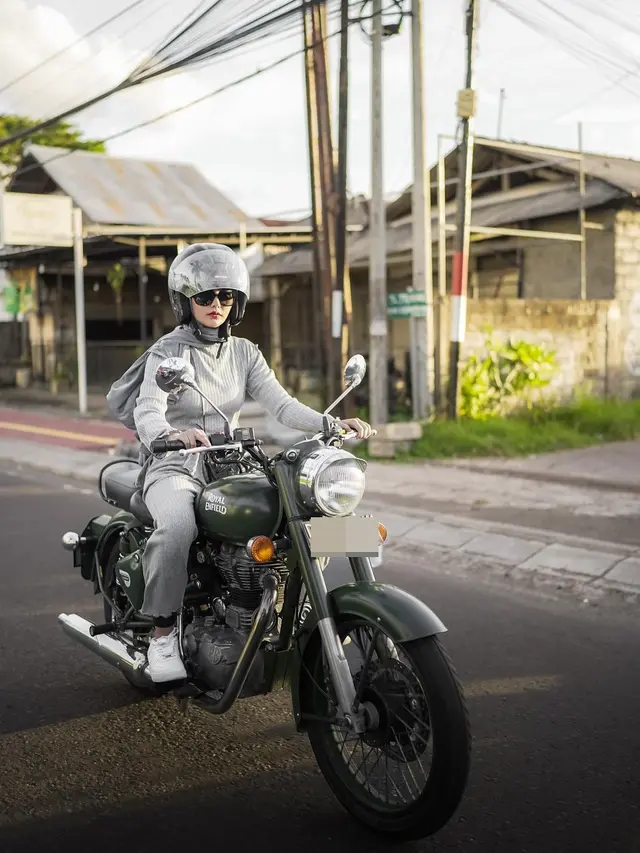 Dara Arafah motoran (Instagram/@daraarafah)