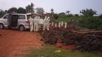 Sebanyak 30 jenazah korban pandemi Covid-19 sudah dimakamkan di TPU Selapanjang, Kota Tangerang. (Liputan6.com/Pramita Tristiawati)