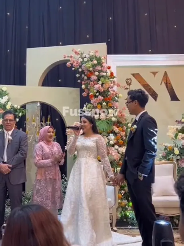 7 Potret Nessie Judge dan Suami Gelar Resepsi Pernikahan Kedua, Meriah Banget.