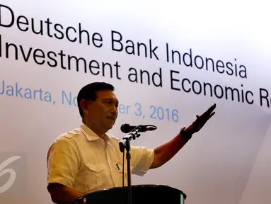 Menko Kemaritiman, Luhut Pandjaitan memberikan pidato pada Economy and Investment Roundtable 2016 di Jakarta (03/11). Poin diskusi adalah aktivitas positif dalam perekonomian Indonesia untuk menciptakan optimisme investasi. (Liputan6.com/Fery Pradolo)