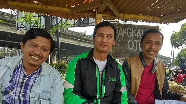 Potret Driver Ojek Online Dapat Orderan Dari Pelawak
