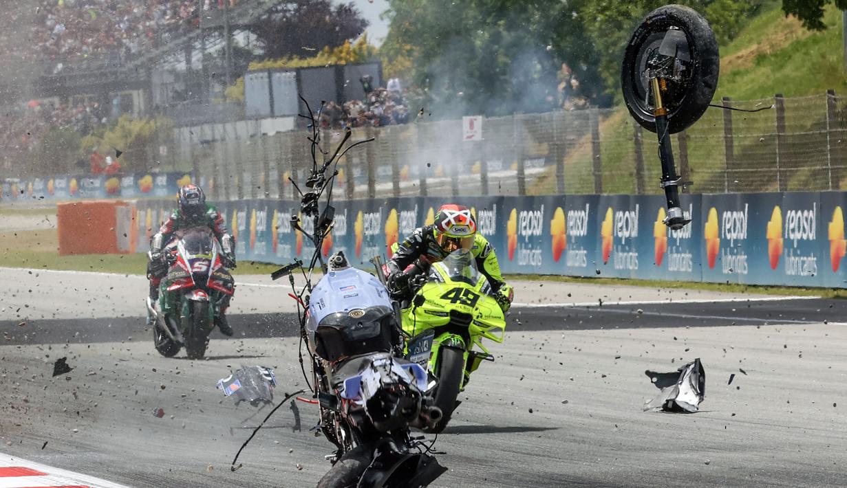 Balapan penuh drama tersaji pada MotoGP Catalunya yang berlangsung di Sirkuit Catalunia, Montmelo, Spanyol pada Minggu (17/05/2026) waktu setempat. (AFP/Daniel Ballarin)