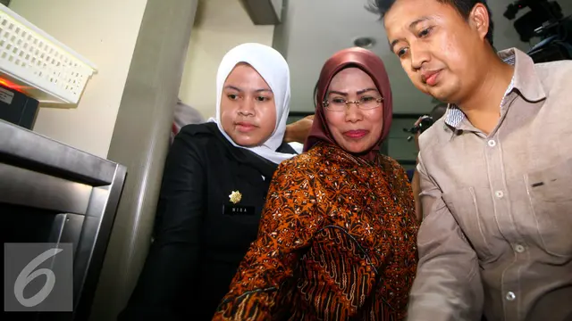 20160524- Bupati Serang Datangi Kantor KPK- Ratu Tatu Chasanah- Helmi Afandi