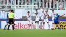 Pemain Persib Bandung Ciro Alves melepaskan tendangan saat melawan Persik Kediri pada laga BRI Liga 1 2022/2023 di Stadion Pakansari, Bogor, Jawa Barat, Rabu (8/3/2023). Persik Kediri mengalahkan Persib Bandung dengan skor 2-0. (Bola.com/M. Iqbal Ichsan)