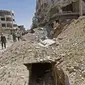 Penampakan terowongan yang sebelumnya digunakan oleh pemberontak di Jobar, Ghouta Timur, Senin, (2/4). (LOUAI BESHARA/AFP)
