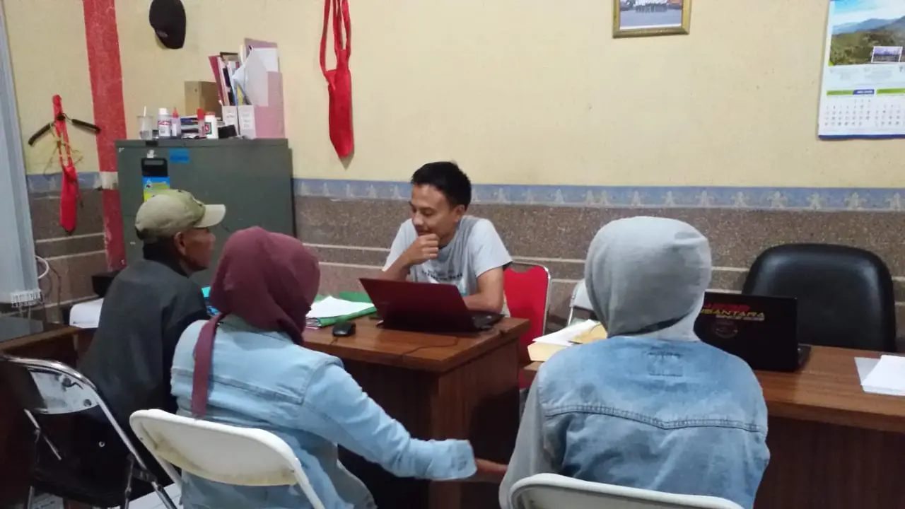 Sepasang pasutri tersangka pelaku adegan ranjang live di Tasikmalaya, tengah menjalani pemeriksanaan di Polresta Tasikmalaya