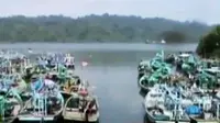 Aktivitas perahu wisata ke Nusakambangan maupun obyek wisata lainnya, seperti Teluk Penyu, juga dihentikan.