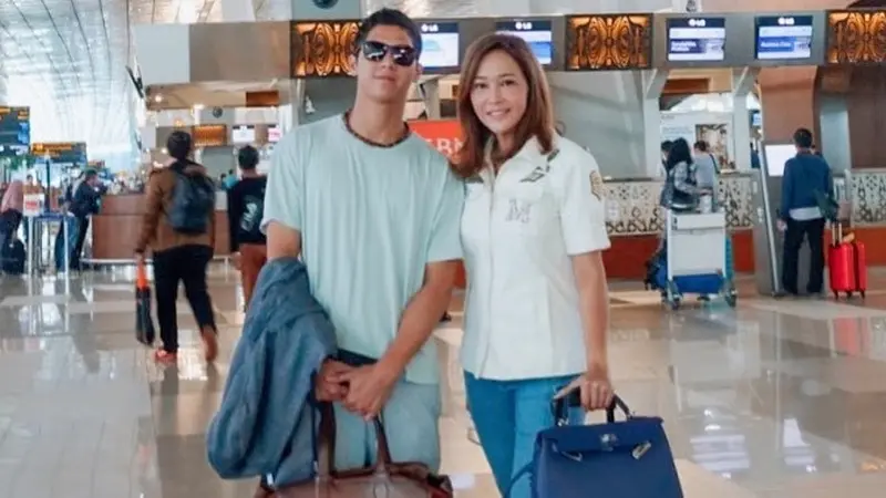 Momen Manis Al Ghazali Kuliah di London Diantar Maia Estianty (sumber: instagram/maiaestiantyreal)