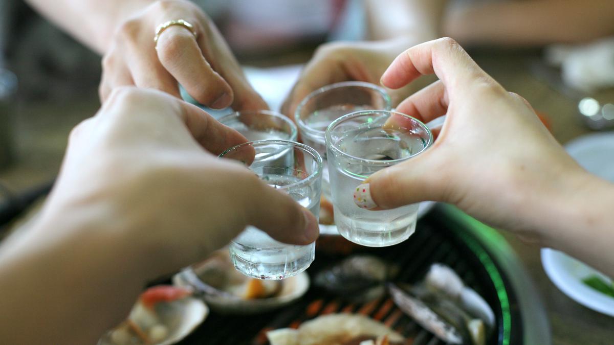 Porsi Makan Orang Jadi Lebih Besar Saat Makan Bareng Teman atau ...