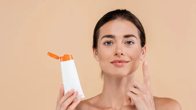 Bye Whitecast! Begini Trik Mengaplikasikan Tone Up Sunscreen yang Tepat agar Penampilan Makin Flawless