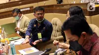 (kanan ke kiri) Menteri BUMN Erick Thohir, Menteri Keuangan Sri Mulyani Indrawati, Menteri Pertanian Syahrul Yasin Limpo, dan Menteri ESDM Arifin Tasrif rapat konsultasi dengan pimpinan DPR membahas masalah pupuk subsidi di Kompleks Parlemen, Jakarta, Selasa (9/2/2021). (Liputan6.com/Angga Yuniar)