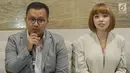 Kuasa Hukum didampingi YouTuber Kimi Hime memberi keterangan pers terkait konten youtube yang di blokir Kominfo di Jakarta, Jumat (2/8/2019). Kominfo menilai bahwa isu pembinaan konten youtube terbaru selesai, jadi tidak perlu datang dalam waktu dekat. (merdeka.com/Imam Buhori)