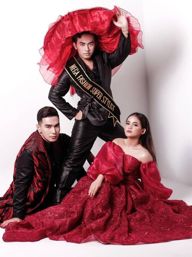 6 Gaya Pemotretan Terbaru Putri DA 4, Tampil Menawan dengan Gaun Merah