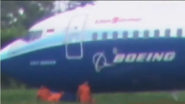 Pesawat Lion Air yang membawa 215 penumpang, termasuk 4 bayi mengalami over run saat landing.