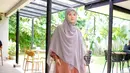 Lihat di sini penampilan stylish dan elegan Natasha Rizky dengan busana syar'i. [@natasharizkynew].