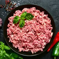 ilustrasi daging cincang/photo copyright by Liliya Kandrashevich (Shutterstock)