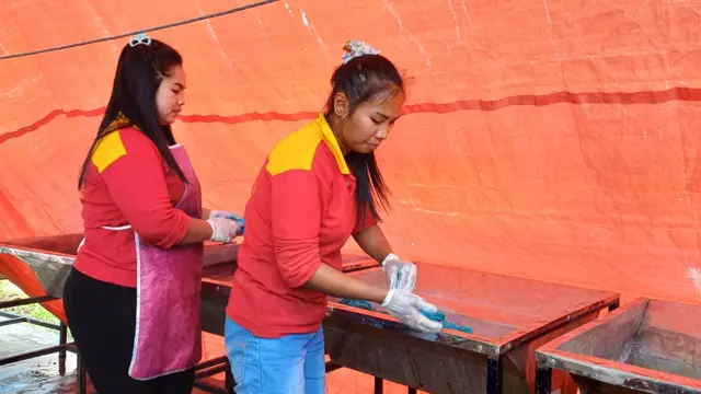 Program pemberdayaan masyarakat berupa pelatihan pembuatan batik oleh PT Pertamina EP Jambi Field, bagian dari Pertamina Hulu Rokan (PHR) Regional Sumatera Zona 1 Subholding Upstream Pertamina