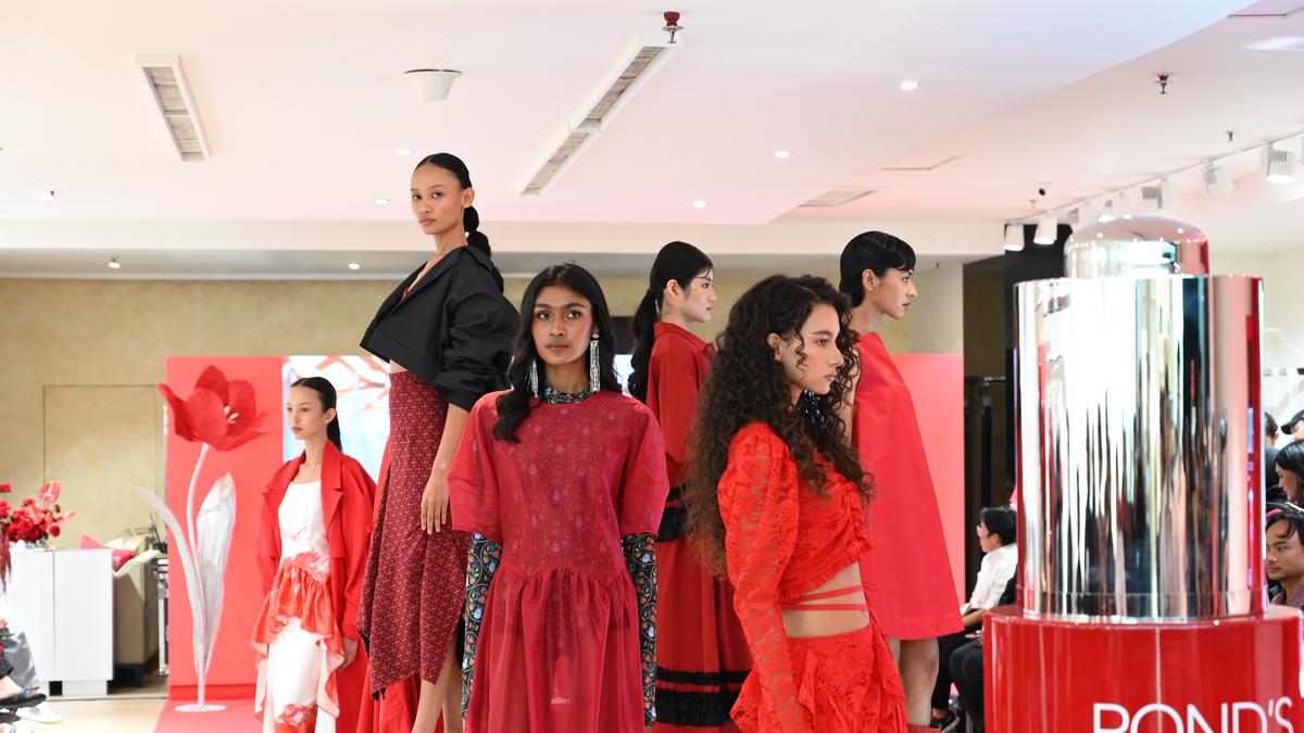 Melawan Ageism di Dunia Fashion, POND’S Age Miracle Hadirkan “The Revival of Miracles” Bersama Sembilan Desainer Perempuan Inspiratif