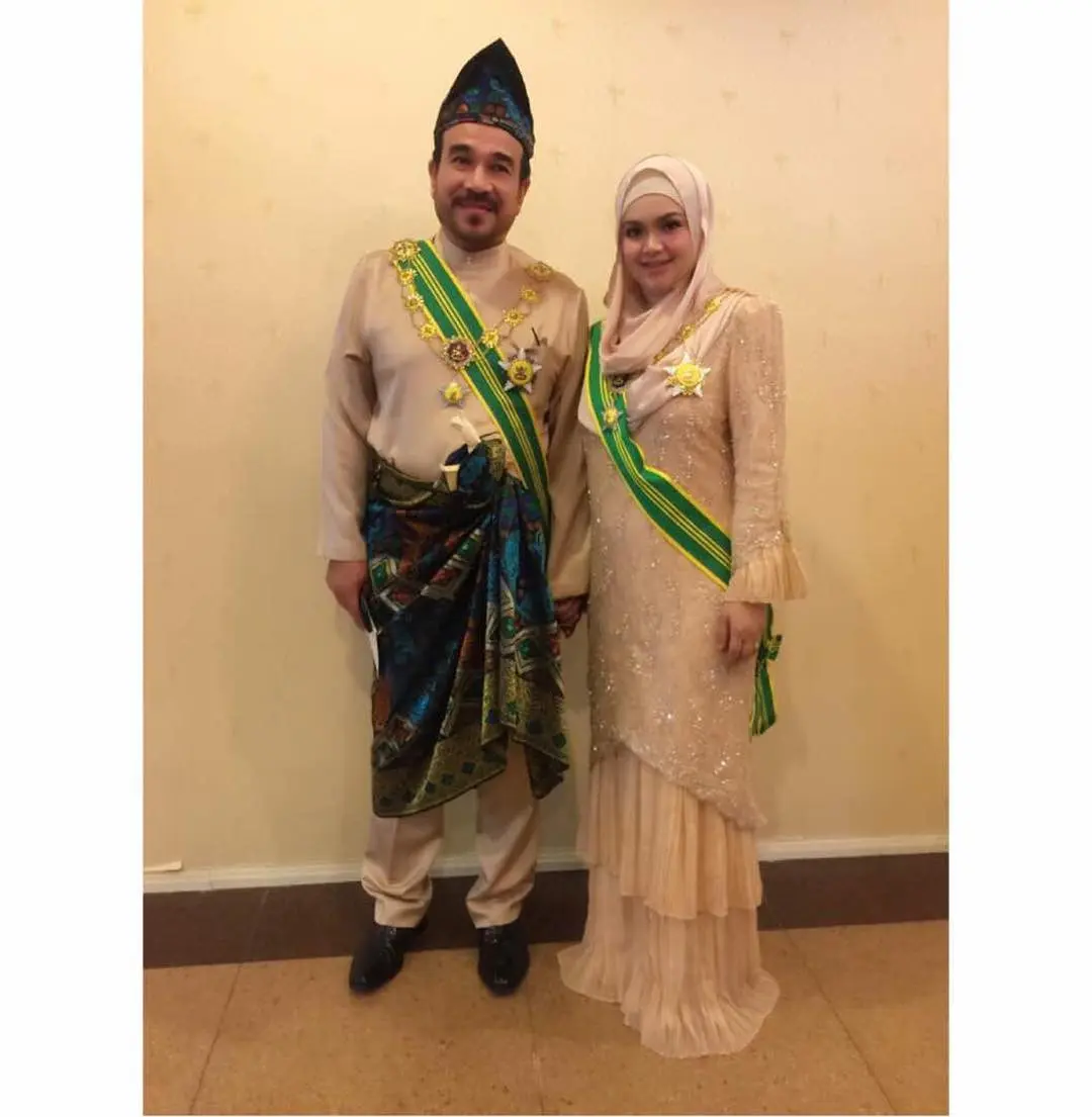 Siti Nurhaliza dianugerahi gelar Datuk Sri dari Sultan Pahang [foto: instagram/ctdk]