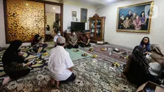 Suasana rumah duka mendiang Ketua Dewan Pers Azyumardi Azra di Perumahan Puri Laras 2, Ciputat, Tangerang Selatan, Banten, Senin (19/9/2022). Azyumardi Azra meninggal dunia di Rumah Sakit Kedah, Selangor, Malaysia, 18 September 2022 pukul 12.30 waktu setempat. (Liputan6.com/Johan Tallo)