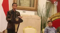 Presiden Joko Widodo saat memimpin rapat kabinet pariurna di Istana Negara, Jakarta, Selasa (16/10). Rapat kabinet pariurna tersebut membahas evaluasi penangan bencana alam. (Liputan6.com/Angga Yuniar)