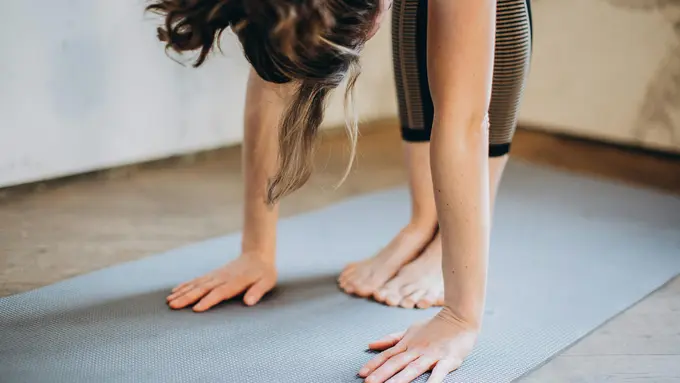 3 Gerakan Stretching untuk Meredakan Stres di Rumah