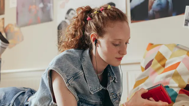 Dampak Penggunaan Earphone Berlebih Terhadap Pendengaran