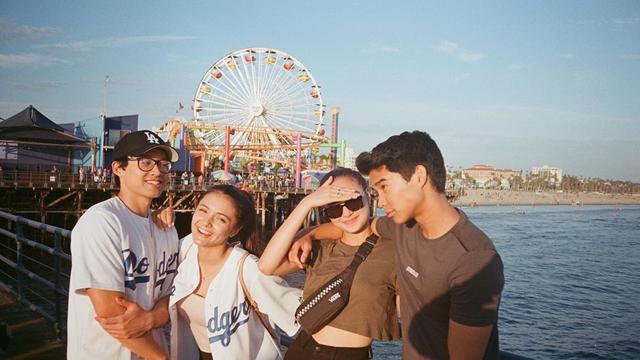 Jarang Tersorot, Ini 5 Potret Manis Amanda Rawles dengan Sang Kekasih