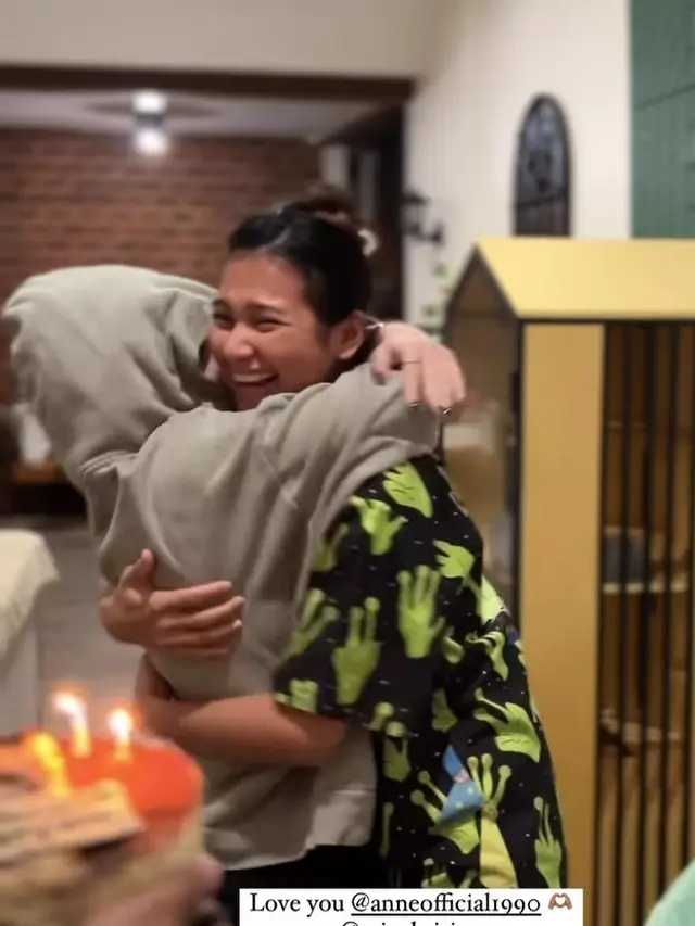 Putri Anne dapat surprise ultah dari Indah Permatasari dan Arie Kriting, Arya Saloka tak terlihat (Foto: instagram indahpermatas)