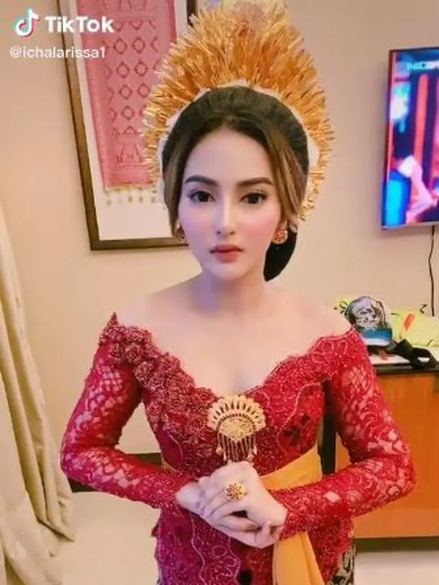 7 Potret Icha Larissa, Seleb TikTok yang Disebut Mirip Ashanty