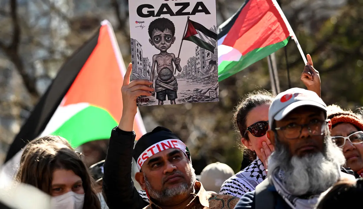 Ribuan orang turun ke jalan untuk mendukung Palestina di salah satu ruas jalan di Melbourne, Australia pada 24 Agustus 2025. (William WEST/AFP)